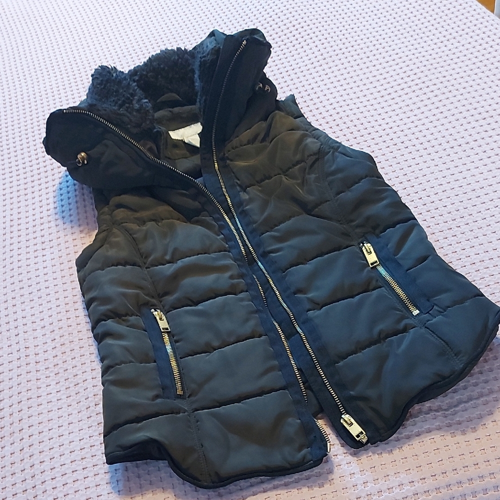 H&M  Olive Green Quilted Vest with Faux Fur Collar